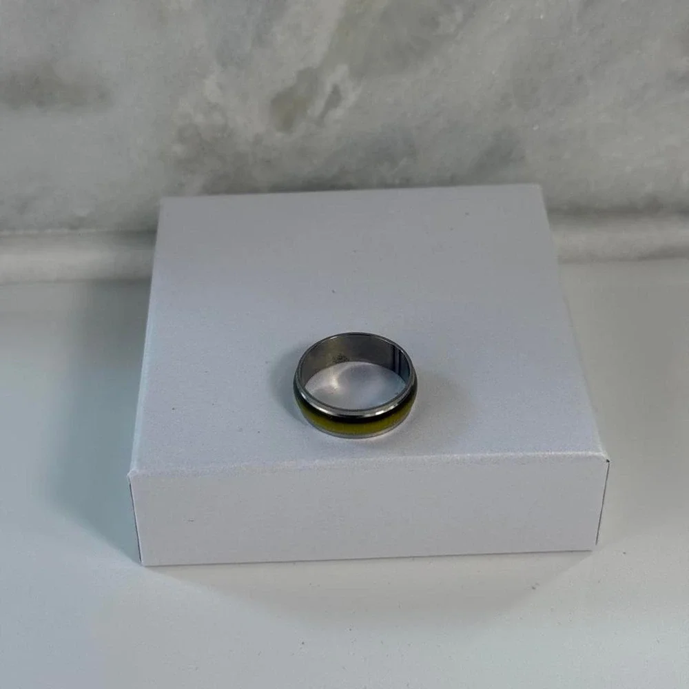 silver and gold ring